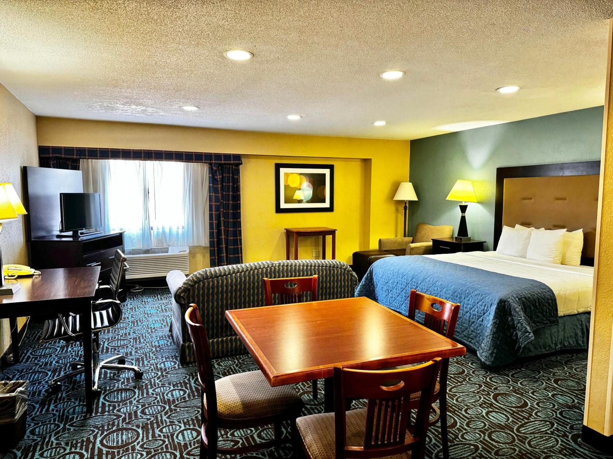 Regency Inn & Suites New London Mystic Exterior photo